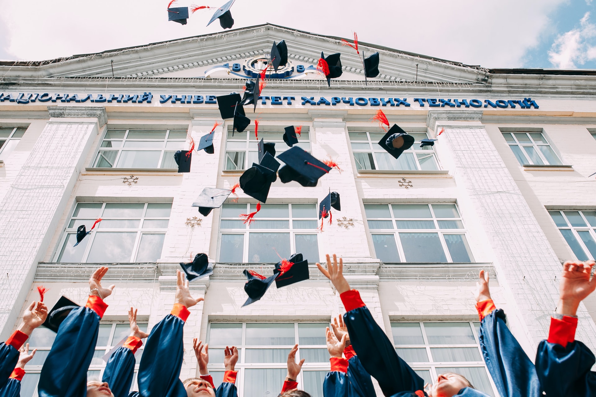 ¿Qué documentación necesito si quiero enviar a mi hijo a estudiar al extranjero?